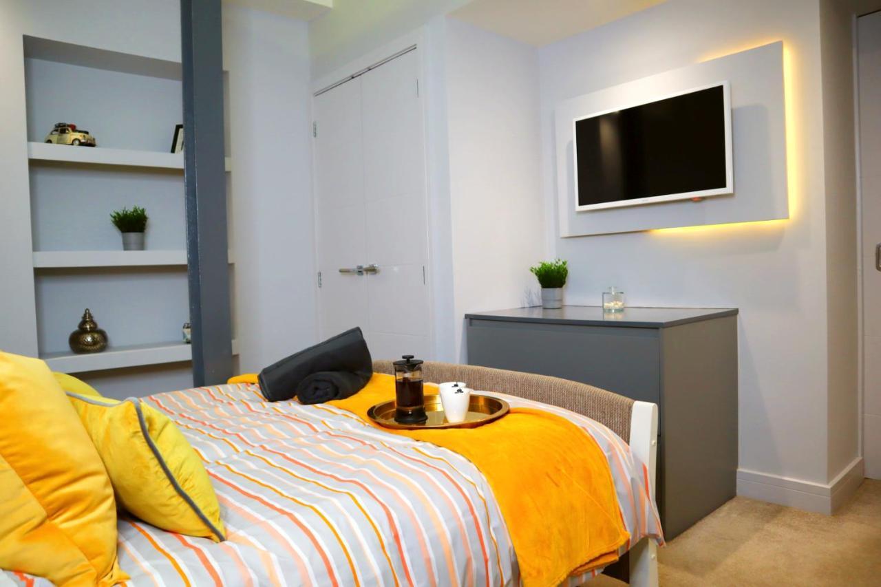 Urban Chic: Trendy 2-Bedroom with Smart Amenities Bournemouth Exterior photo