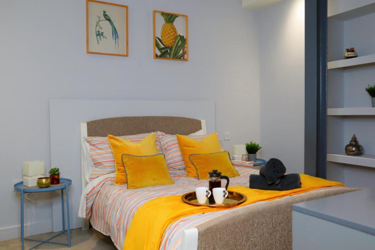 Urban Chic: Trendy 2-Bedroom with Smart Amenities Bournemouth Exterior photo